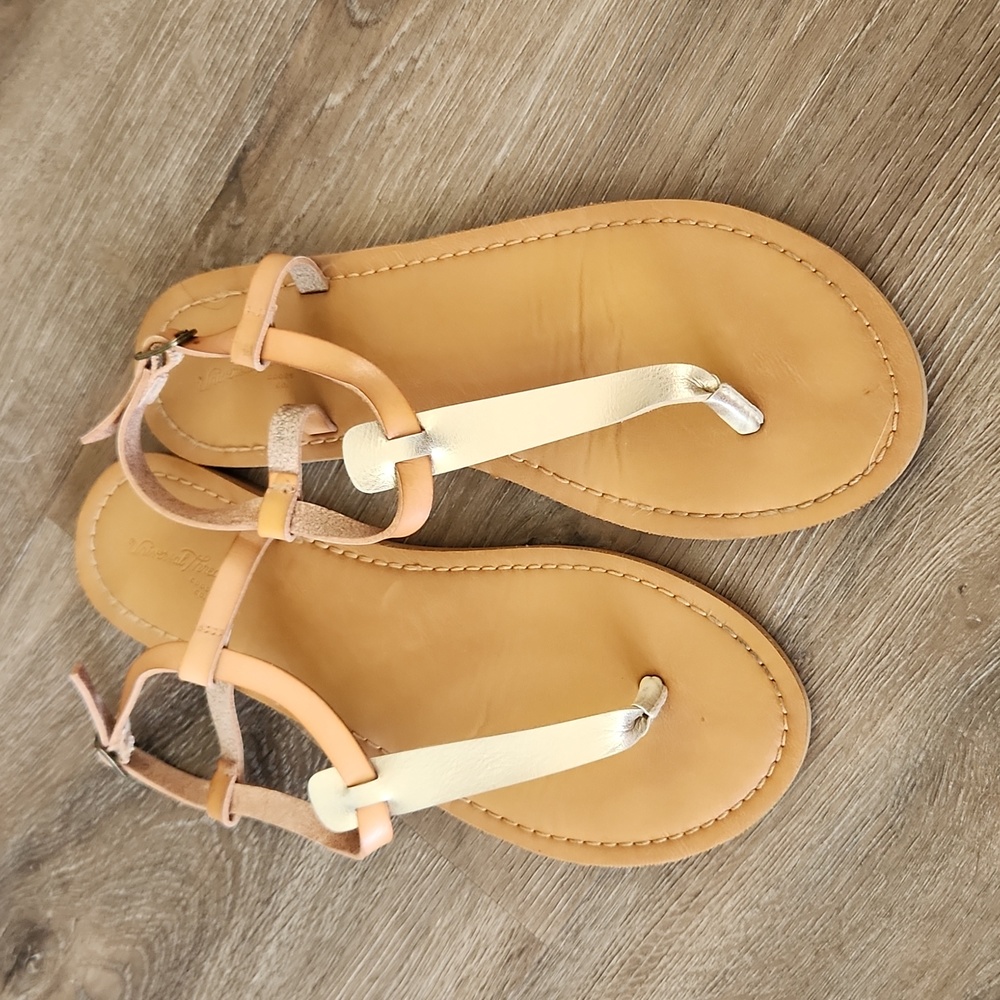 Universal Threads Sandals - Picture 2 of 3